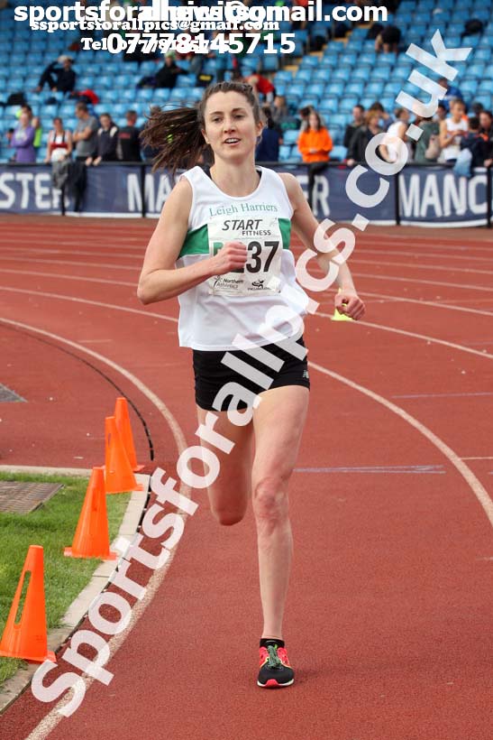 Senior womens 4 stage relay, Northern Senior 6 and 4 and Junior Stage Road Relays, SportsCity, Manchester. Photo:  David T. Hewitson/Sports for All Pics